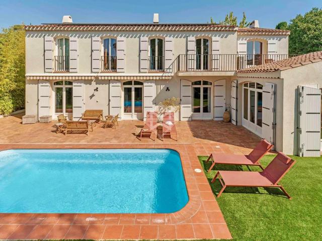 Villa familiale néo provençale de charme au cœur du Cap Brun. 280m² Toulon