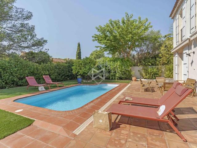 Villa familiale néo provençale de charme au cœur du Cap Brun. 280m² Toulon
