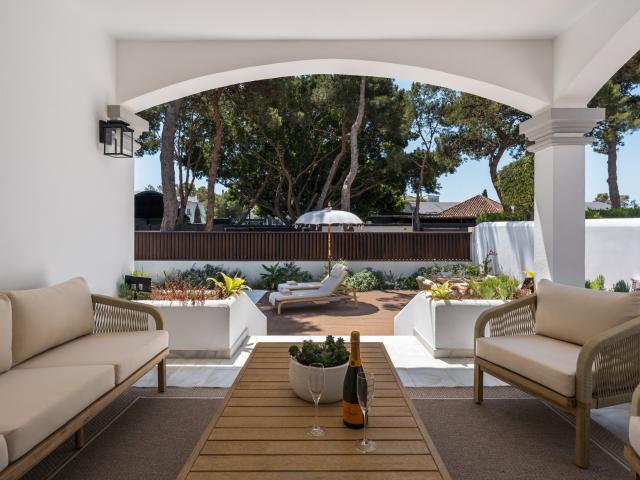 Villa familiar recientemente renovada en Altos del Rodeo Nueva Andalucía