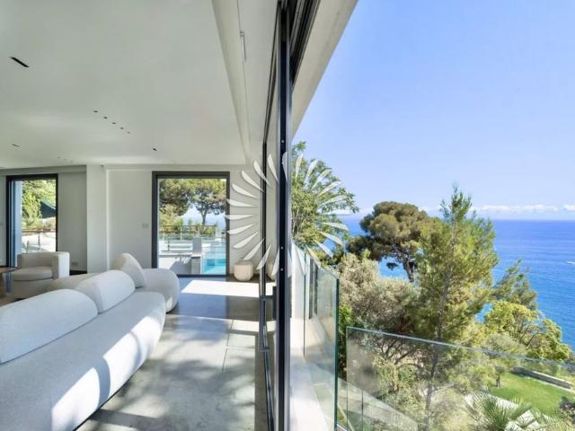 Villa face mer Cap d'Ail