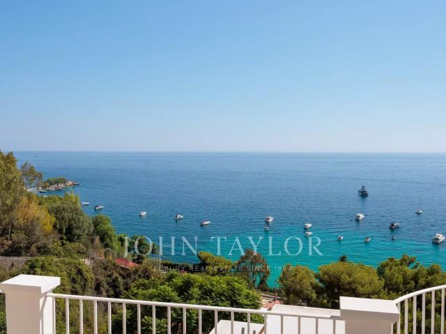 Villa face à la mer sur 6000m² de terrain 275m² Eze