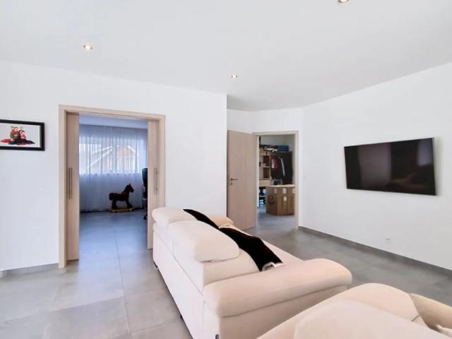 Villa for rent, Waterloo