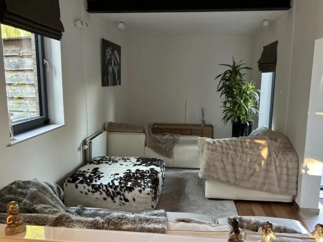 Villa for rent, Waterloo