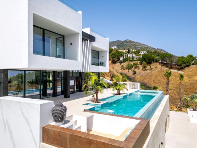 Villa for rent in Valtocado, Mijas, Málaga