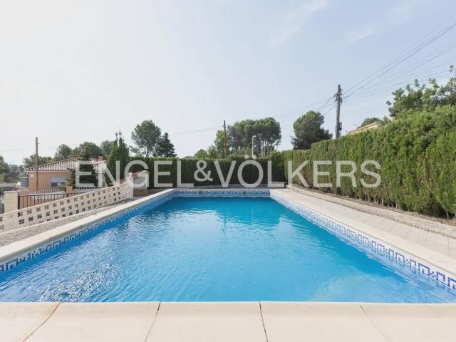Villa for rent in Algar de Palancia, Valencia