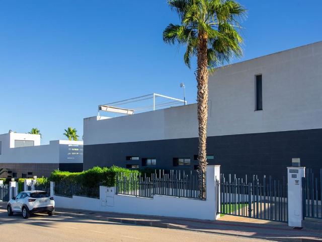 Villa for rent in Algorfa, Alicante