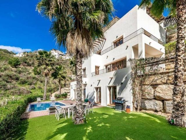 Villa for rent in Benahavís, Málaga