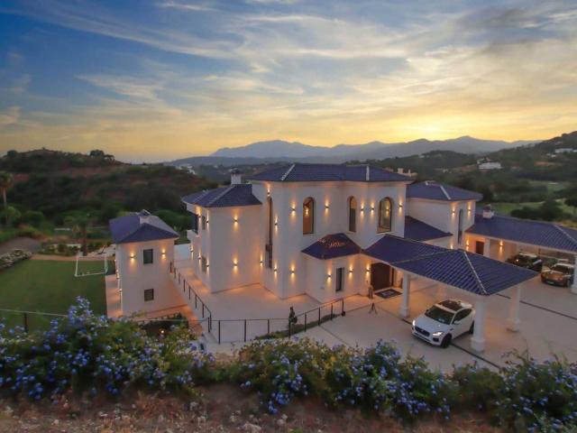 Villa for rent in Benahavís, Málaga
