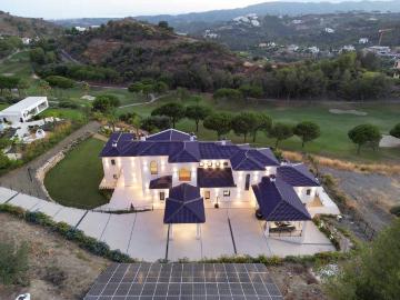 Villa for rent in Benahavís, Málaga