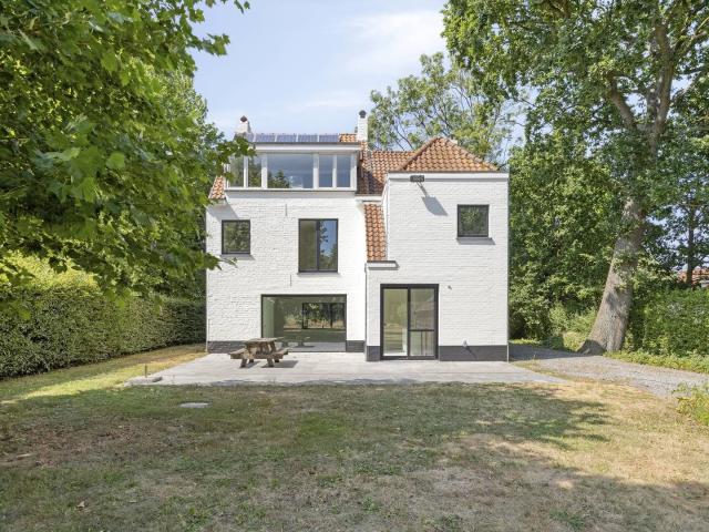 Villa for rent in Damme with a beautiful view of greenery