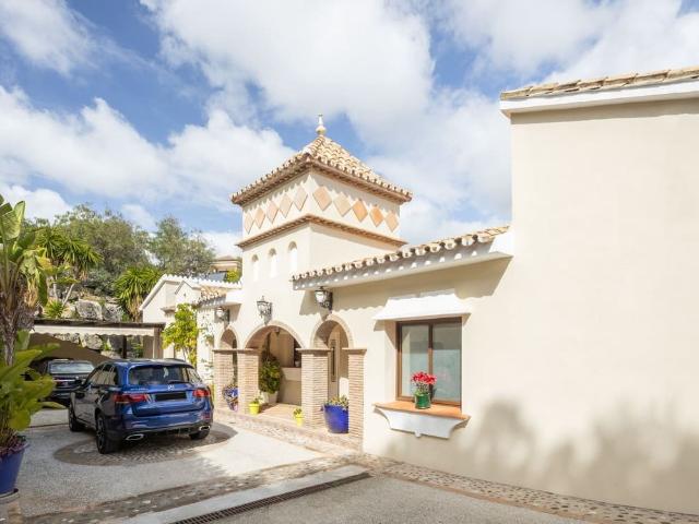 Villa for rent in El Paraíso, Benahavís, Málaga