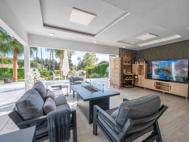 Villa for rent in El Paraíso, Benahavís, Málaga