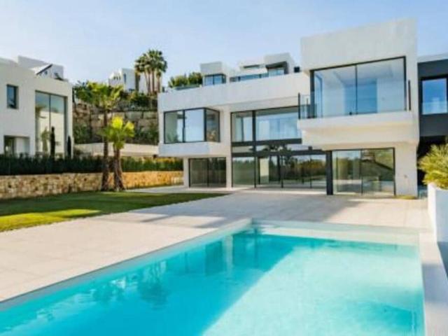 Villa for rent in El Paraíso, Benahavís, Málaga