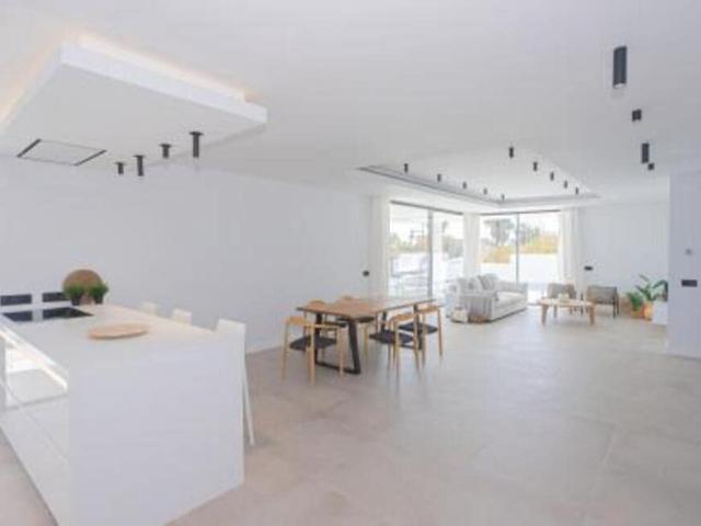 Villa for rent in El Paraiso, Estepona, Málaga