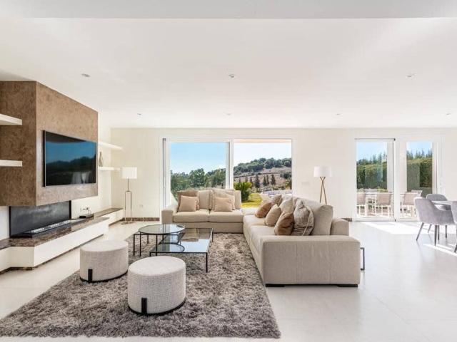 Villa for rent in El Paraiso, Estepona, Málaga
