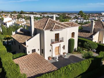 Villa For Rent in El Paraiso, Estepona