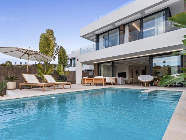 Villa For Rent in Estepona, Estepona