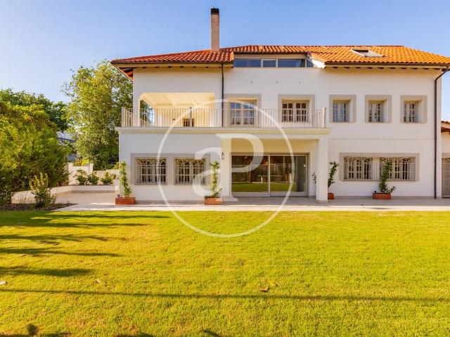 Villa for rent in Hispanoamérica, Madrid city, Madrid