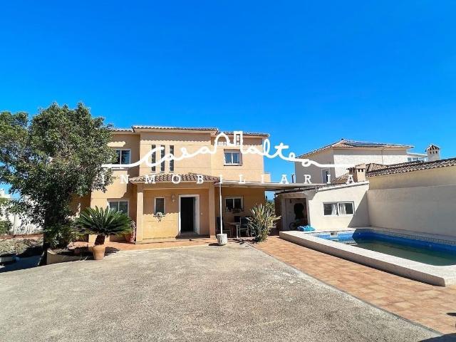Villa for rent in La Nucia, Alicante