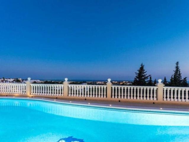 Villa for rent in La Quinta, Benahavís, Málaga