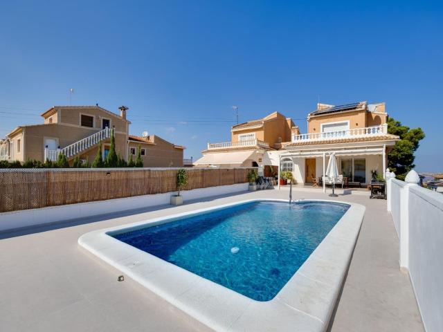 Villa for rent in Los Balcones Los Altos, Torrevieja, Alicante