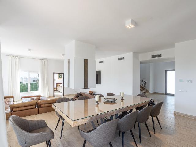 Villa For Rent in Manilva, Manilva