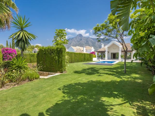 Villa for rent in Marbella, Málaga