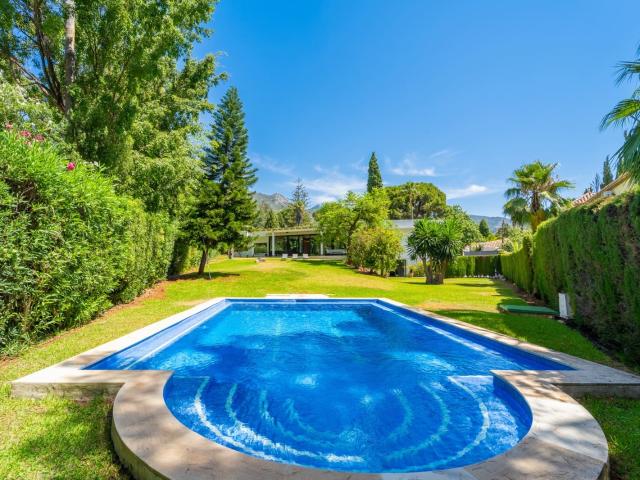 Villa for rent in Marbella, Málaga