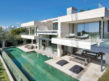 Villa For Rent in Nagüeles, Marbella