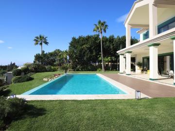 Villa For Rent in New Golden Mile, Estepona