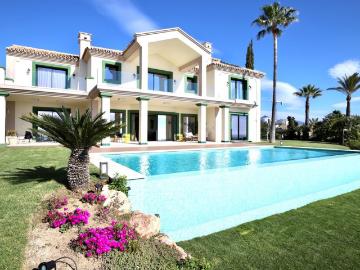 Villa For Rent in New Golden Mile, Estepona
