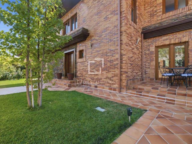 Villa for rent in Pozuelo de Alarcón, Madrid