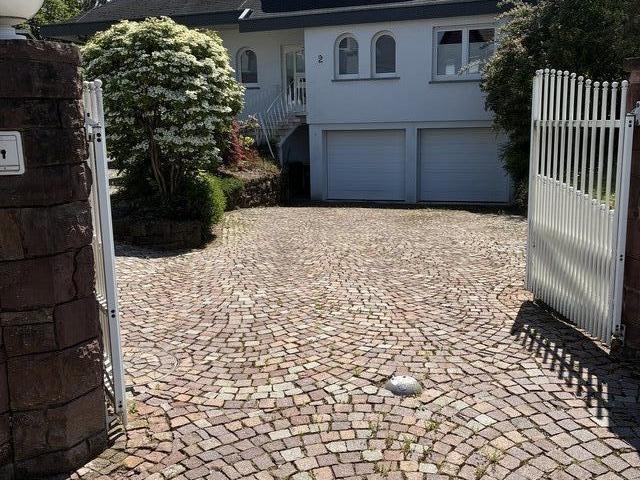 Villa for rental with 2 separate apartments in Pforzheim/ Neulingen