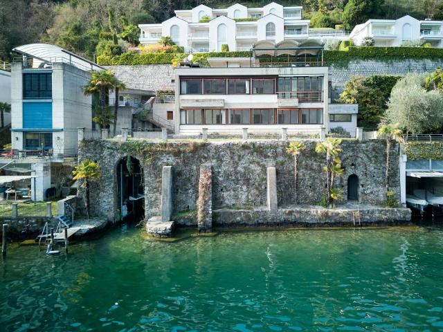 Villa Fronte Lago con Darsena Privata a Morcote