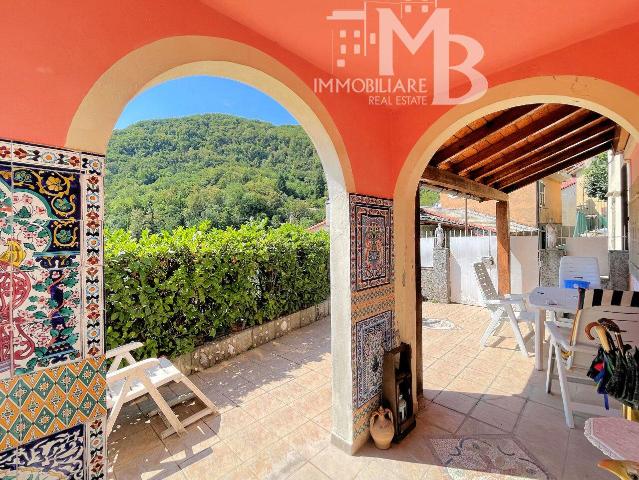 Villa Frazione Pannesi 107 8 vani 147mq