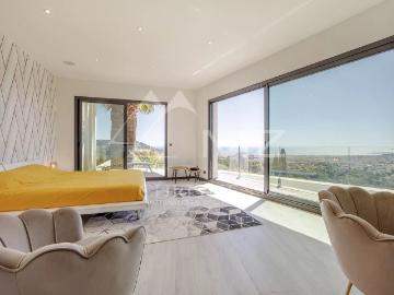Villa • Gairaut