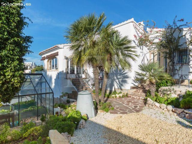 Villa Gavina Villa tradicional con vistas al mar en La Granadella, Jávea