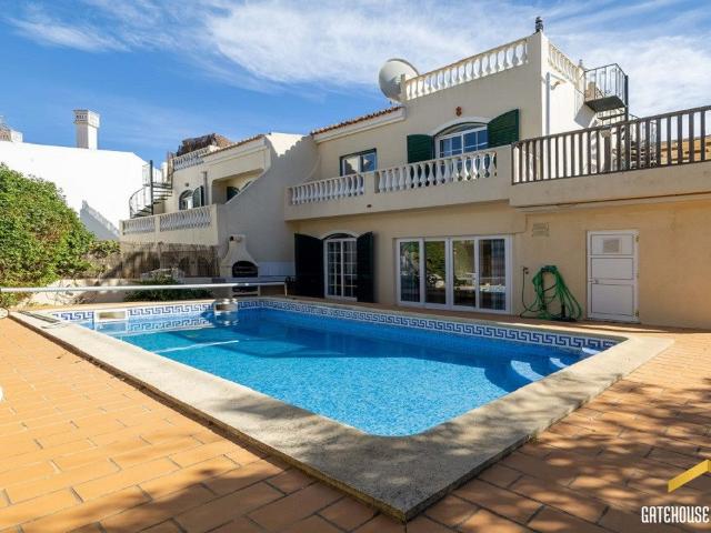 Moradia geminada com 3 quartos e piscina em Luz, Algarve G. 108m² Luz