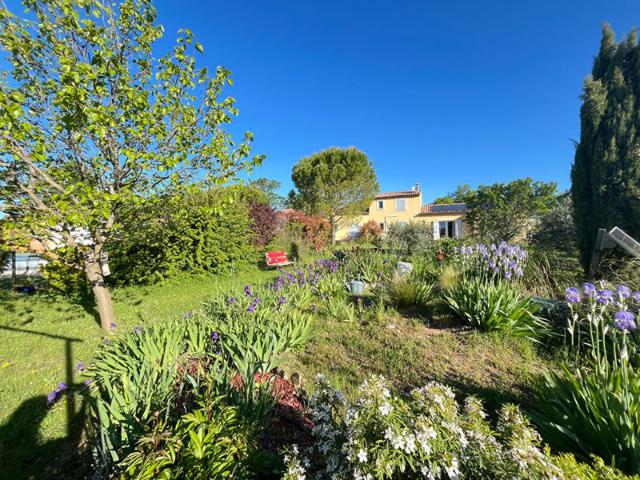 Villa + gites de 318m2 9p +trois garages