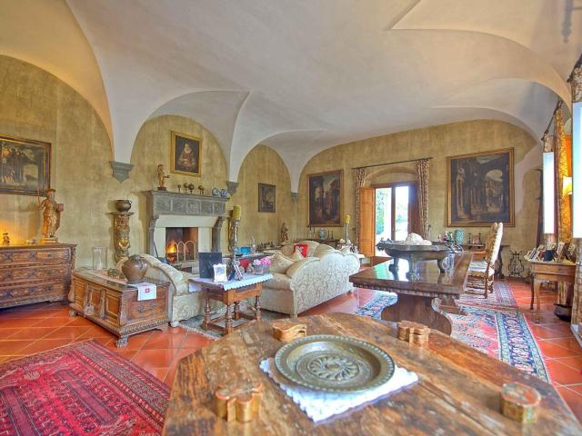 Villa Gli Archi con giardino e piscina in centro a Firenze. 785m² Firenze