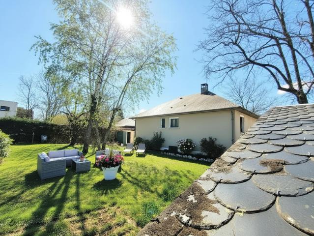 villa grand garage au calme SEBAZAC