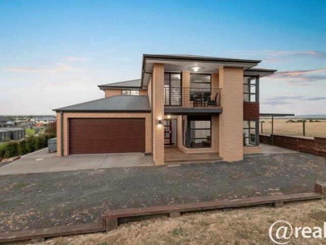 VILLA GRANDE A Once in a Generation Bayview Home