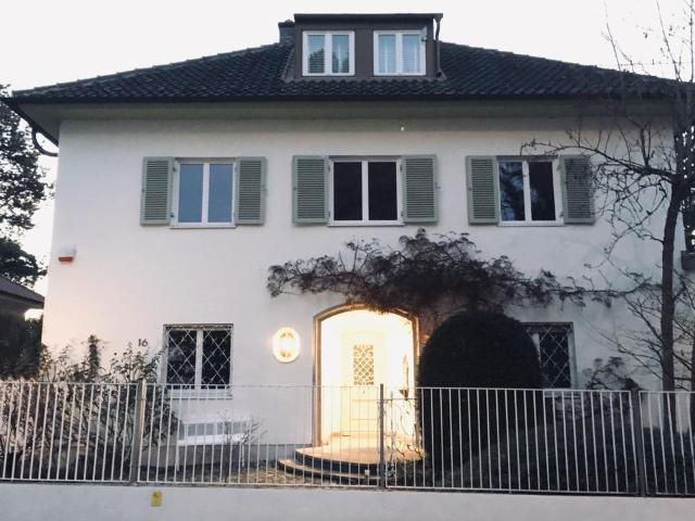 Villa Haus groß hell zentral Augsburg Göggingen Altbau Garten EFH