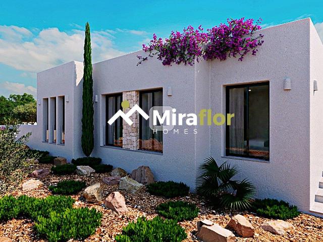 Villa Hebe destaca por su diseño inspirado en el estilo ibic. 105m² Dénia