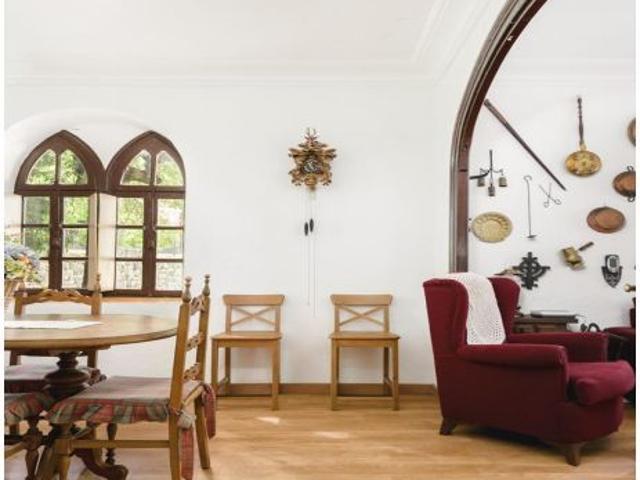 Villa histórica con 900 m2 de jardín en el corazón de Canfranc Estación