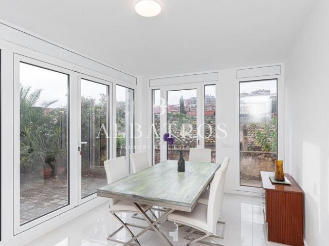 Exclusiva villa histórica reformada en alquiler con vistas a Barcelona