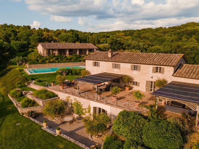 Villa Ida is a beautiful recently renovated farmhouse in the heart of Umbria with breath taking views over the gorgeous countryside not far from a medieval majestic Castle. T