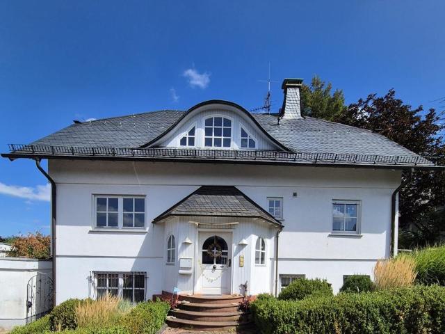 Villa in Taunusstein Bleidenstadt mit 275 qm Wfl. und ELW
