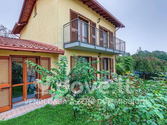 Villa in vendita a Cocquio Trevisago VA
