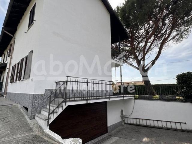 Villa in vendita a Cocquio Trevisago VA